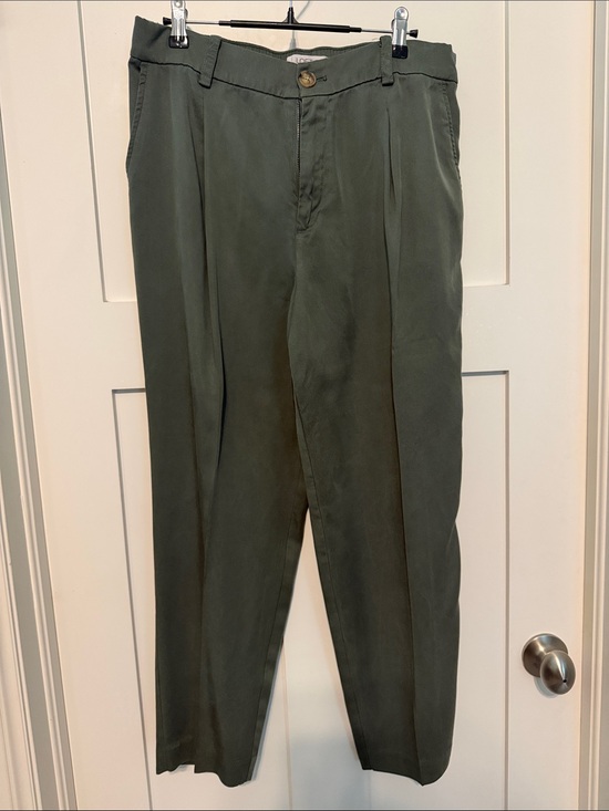 LOFT Pants - Loft Pleated Front Relaxed Pleat Olive Chino Lightweight Pants size 10